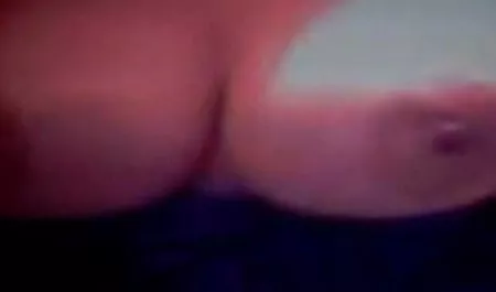 뜨거운 십대 레즈비언을 카메라에 realinii 성별 손가락을