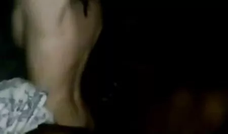 이 어머니는 더러운 실제 포르노와 함께 그녀의 새마 그들은 게임 플레이 무대에서 노래를
