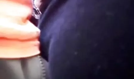 두 realno seks 사람은 부드럽게 마사지하는 여자